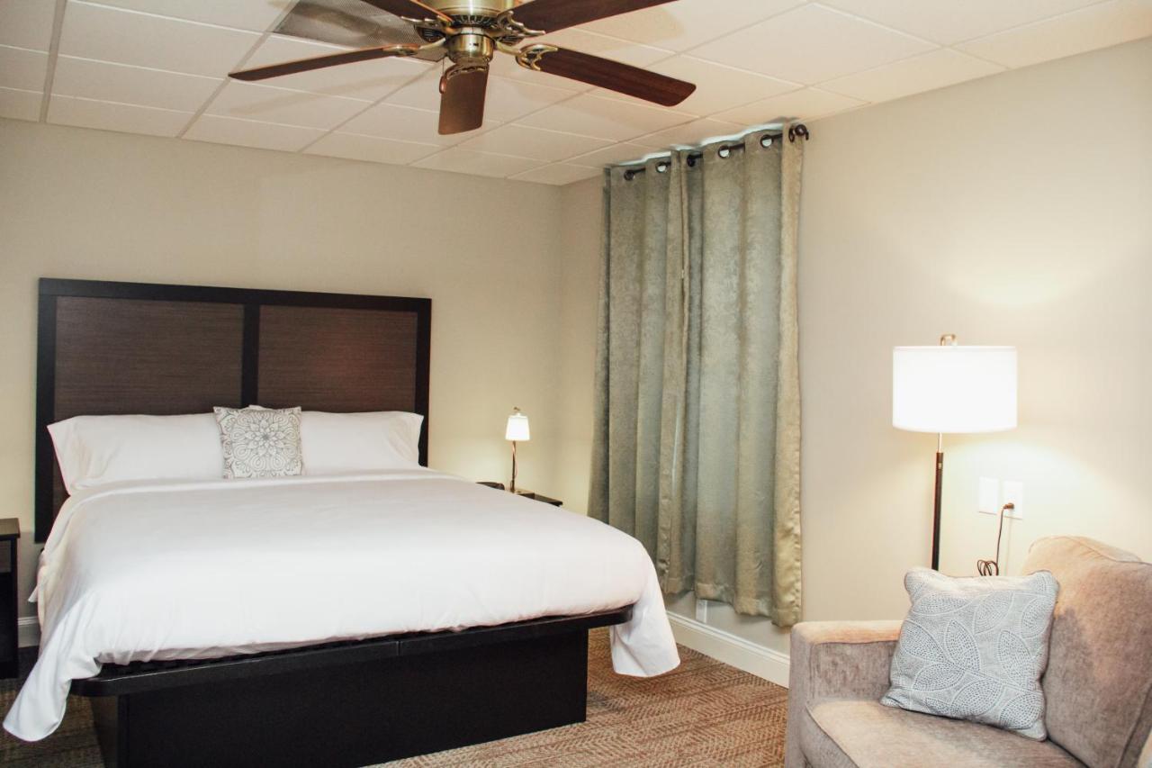 Country Squire Inn And Suites New Holland Εξωτερικό φωτογραφία