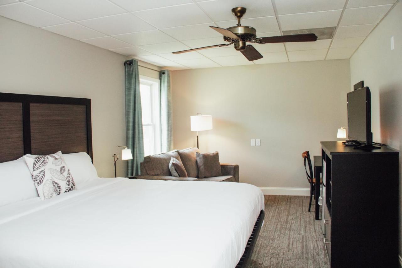 Country Squire Inn And Suites New Holland Εξωτερικό φωτογραφία