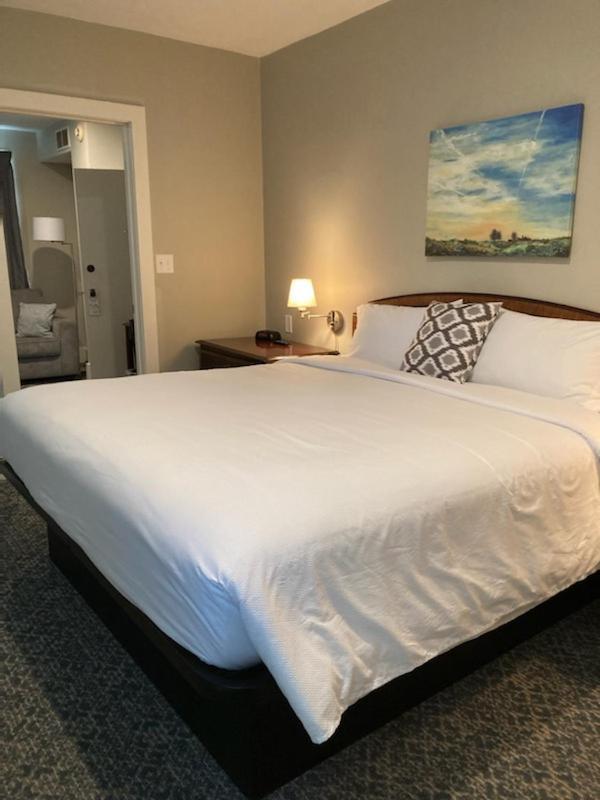 Country Squire Inn And Suites New Holland Εξωτερικό φωτογραφία