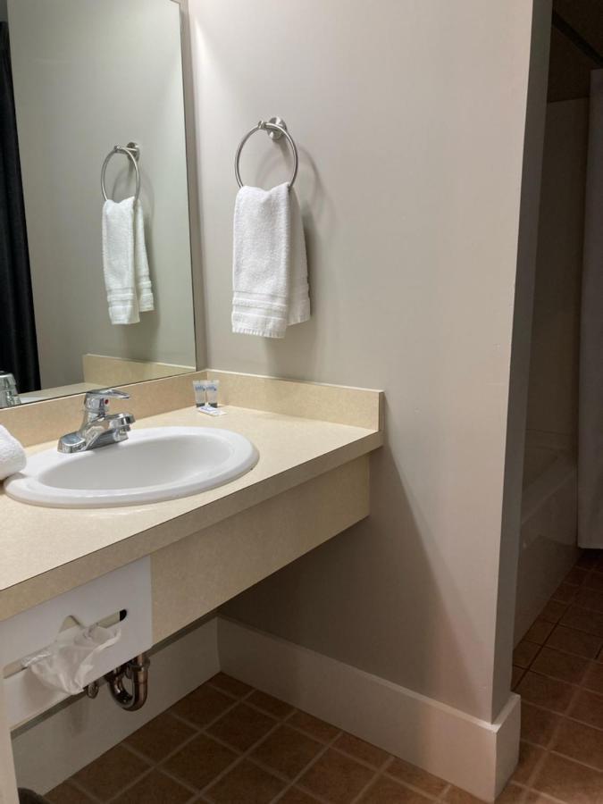 Country Squire Inn And Suites New Holland Εξωτερικό φωτογραφία