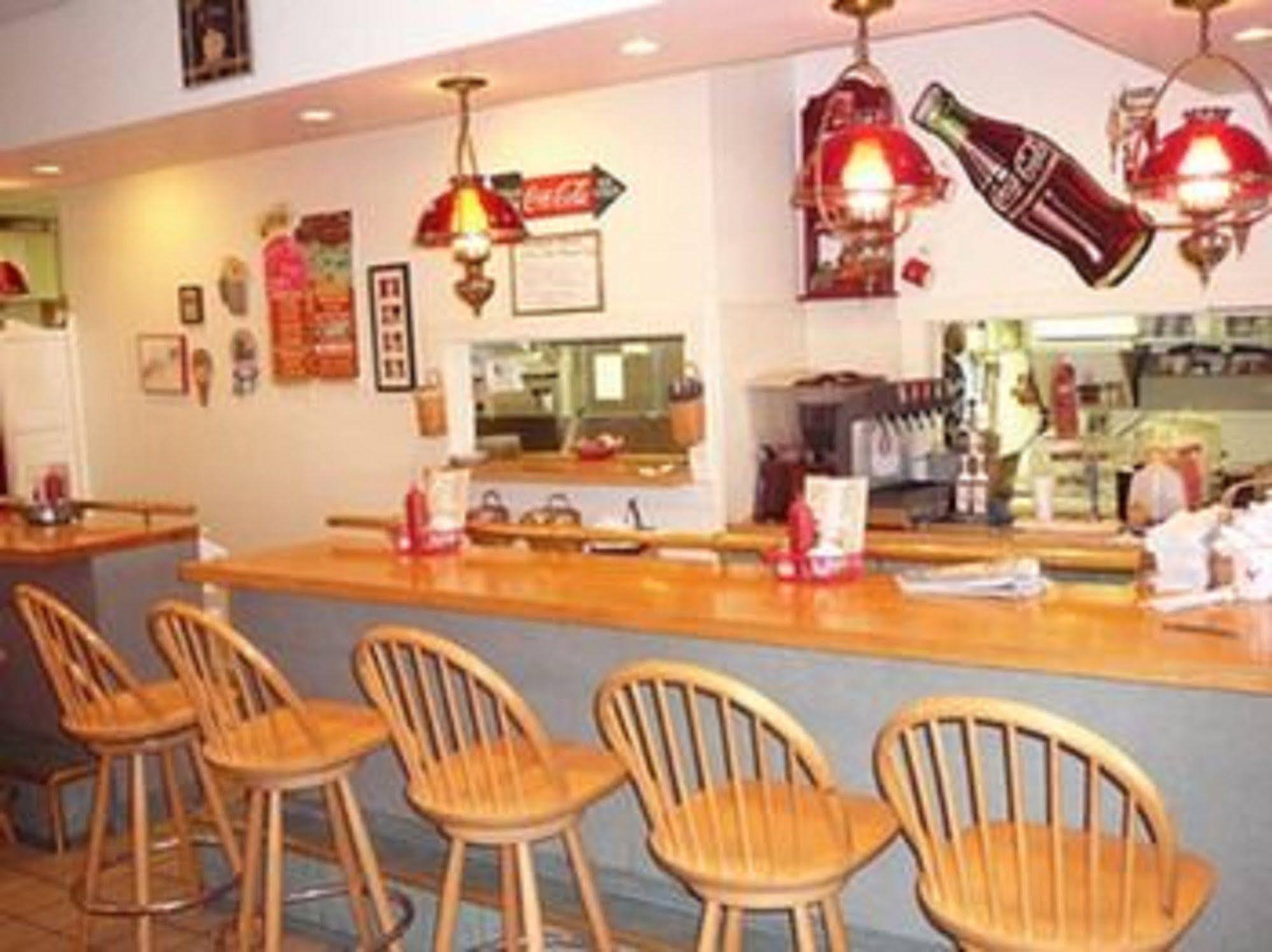 Country Squire Inn And Suites New Holland Εξωτερικό φωτογραφία