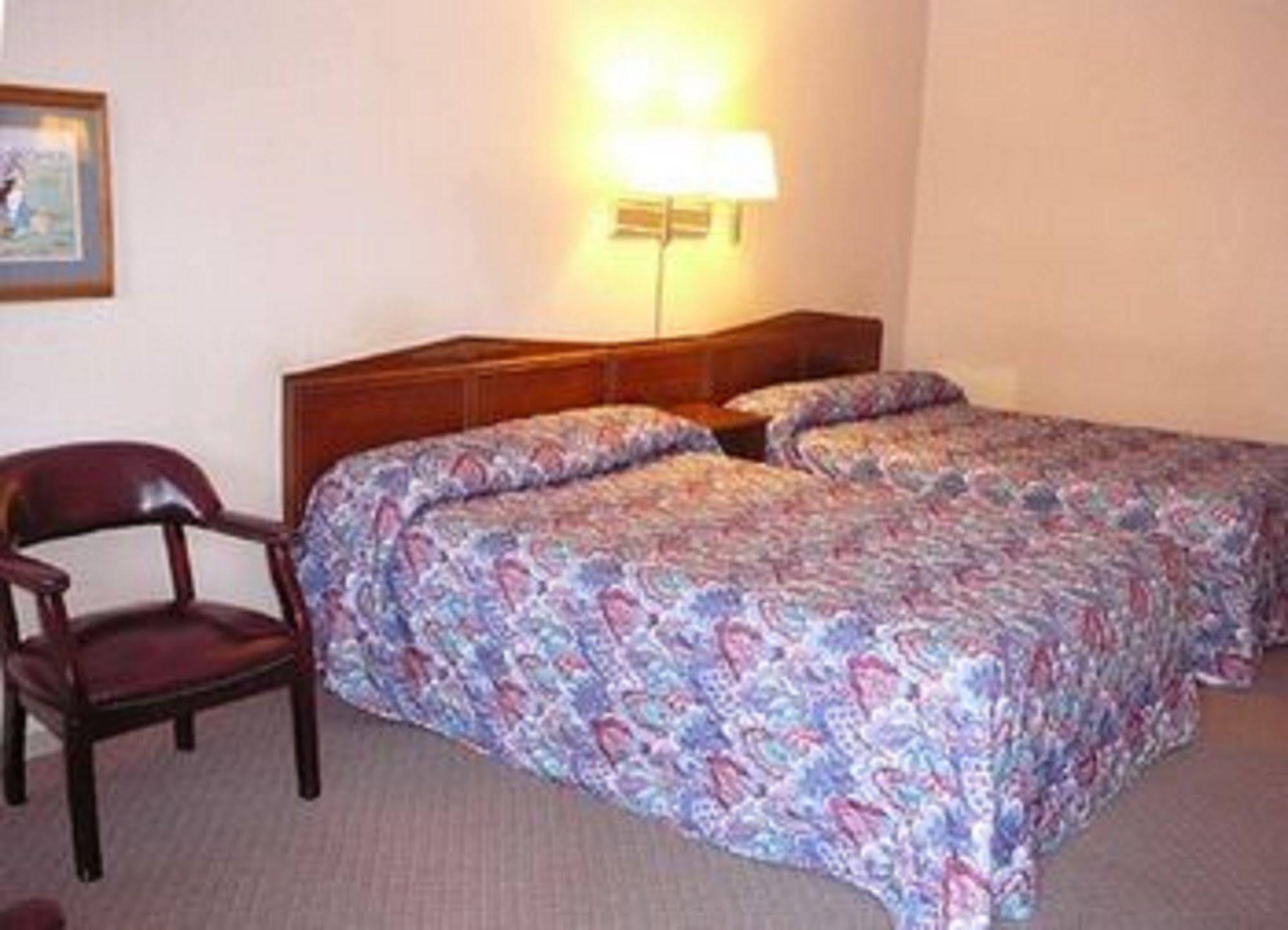 Country Squire Inn And Suites New Holland Εξωτερικό φωτογραφία