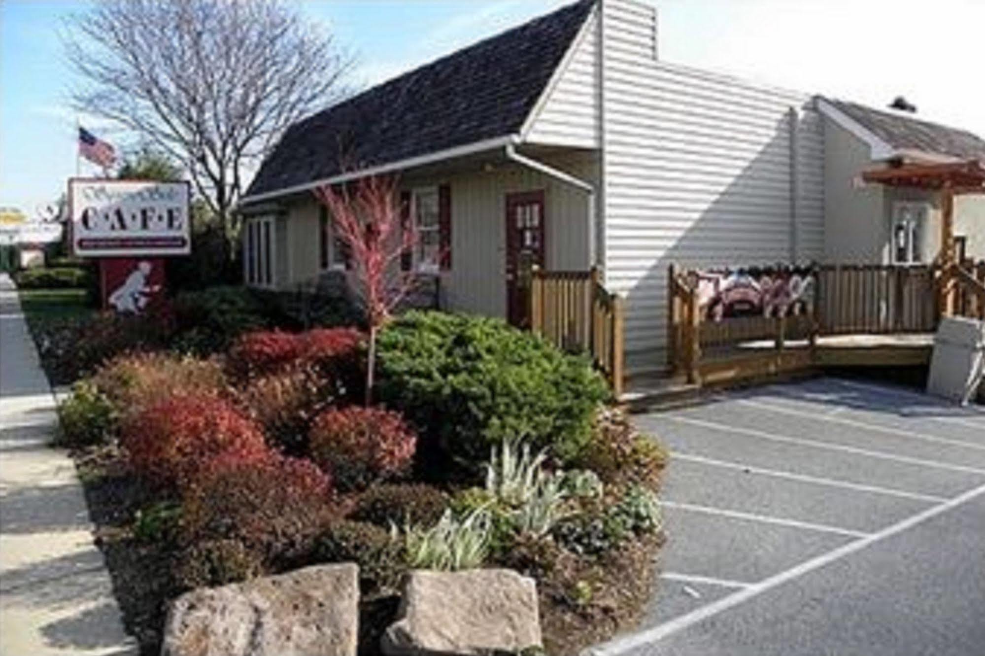 Country Squire Inn And Suites New Holland Εξωτερικό φωτογραφία